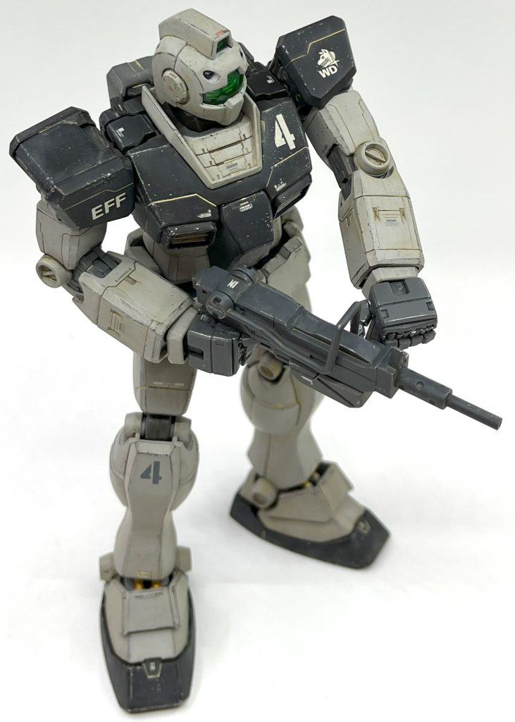 陸戦MSなので、クレオスの茶色系のウェザリングカラー複数色でがっつりウェザリングし、エナメル塗料でドライブラシ、チッピングを行いました。