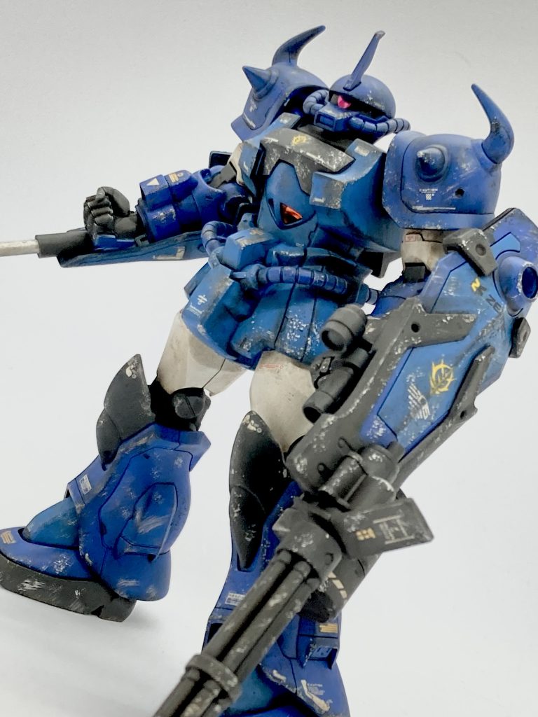 立ち姿2ガトリングシールドは特に塗装剥がれを意識して多めにしたつもりでしたが結局本体部分とそんなに変わらない量に…本体にやり過ぎました
