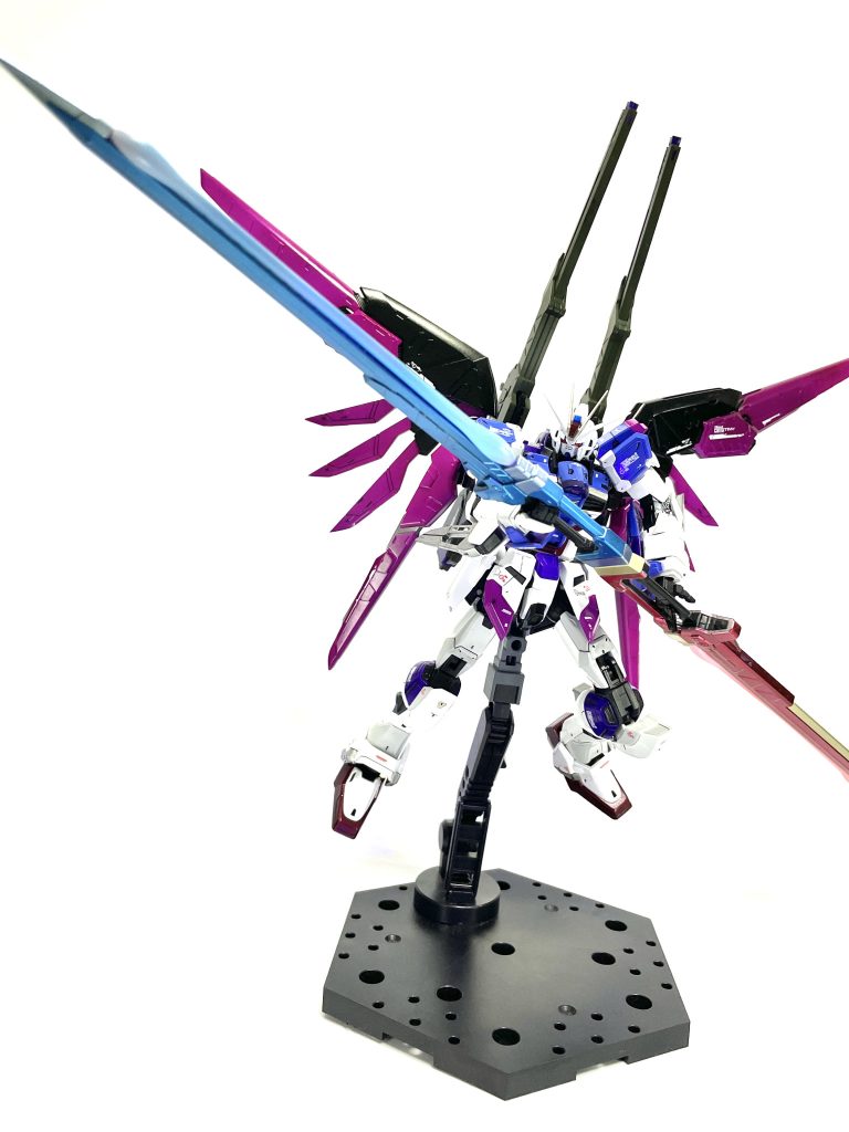 エクスカリバーを連結したダブルセイバー状態青と赤、銀と金で対になる配色にしています