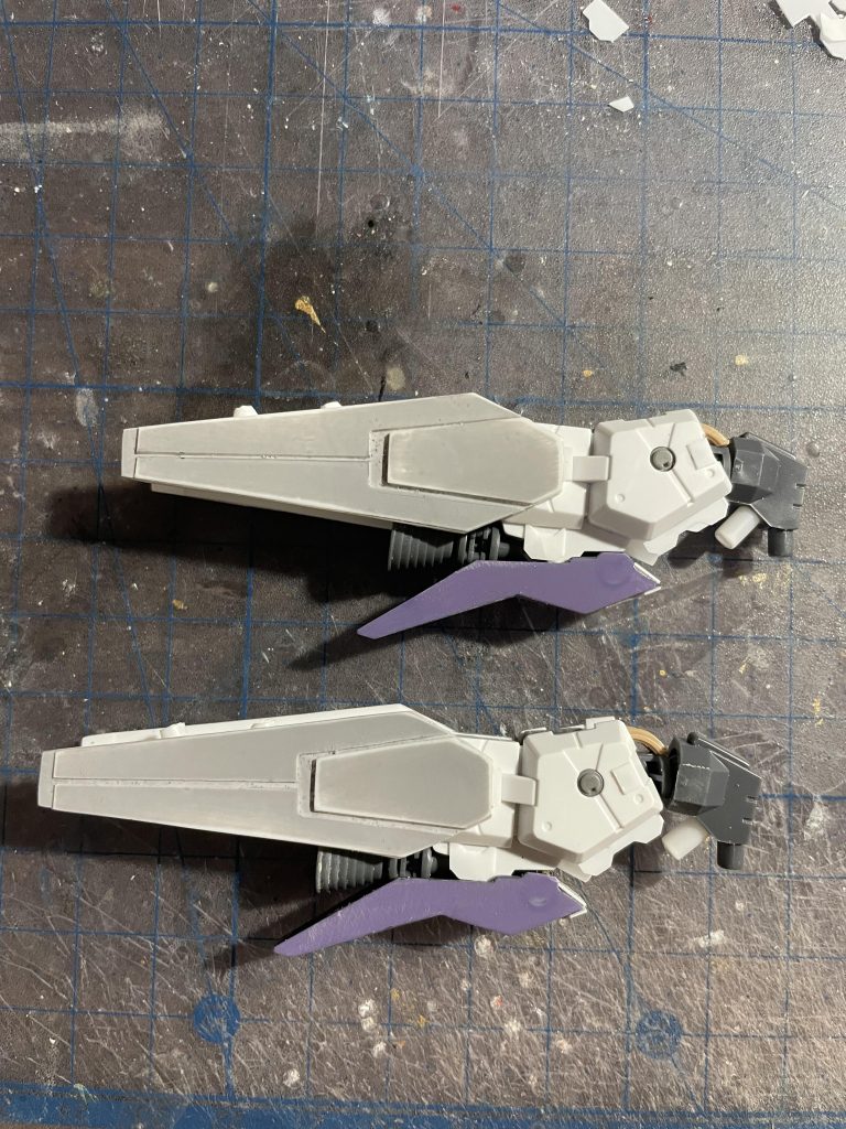 ファンネルラック。プラ板とジャンクパーツで。なので、我が家のジャンクボックスの中にはサザビーのファンネルラックとライフルが2丁眠ってます。そのうち他の作品を投稿した時にくっついているかもね