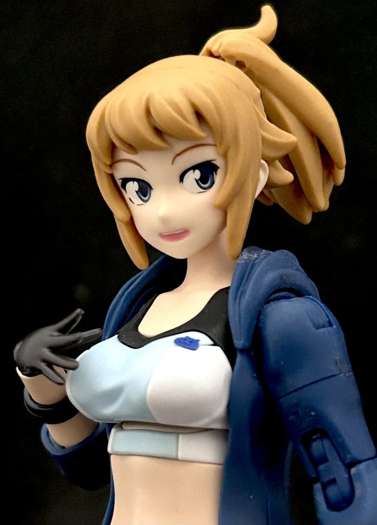 通常顔の口部分を掘り、笑顔にしてみました。