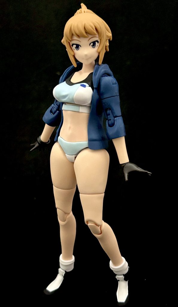 キットには、太ももパーツが余剰パーツとして入っているので、それにパテを盛りまくりました。