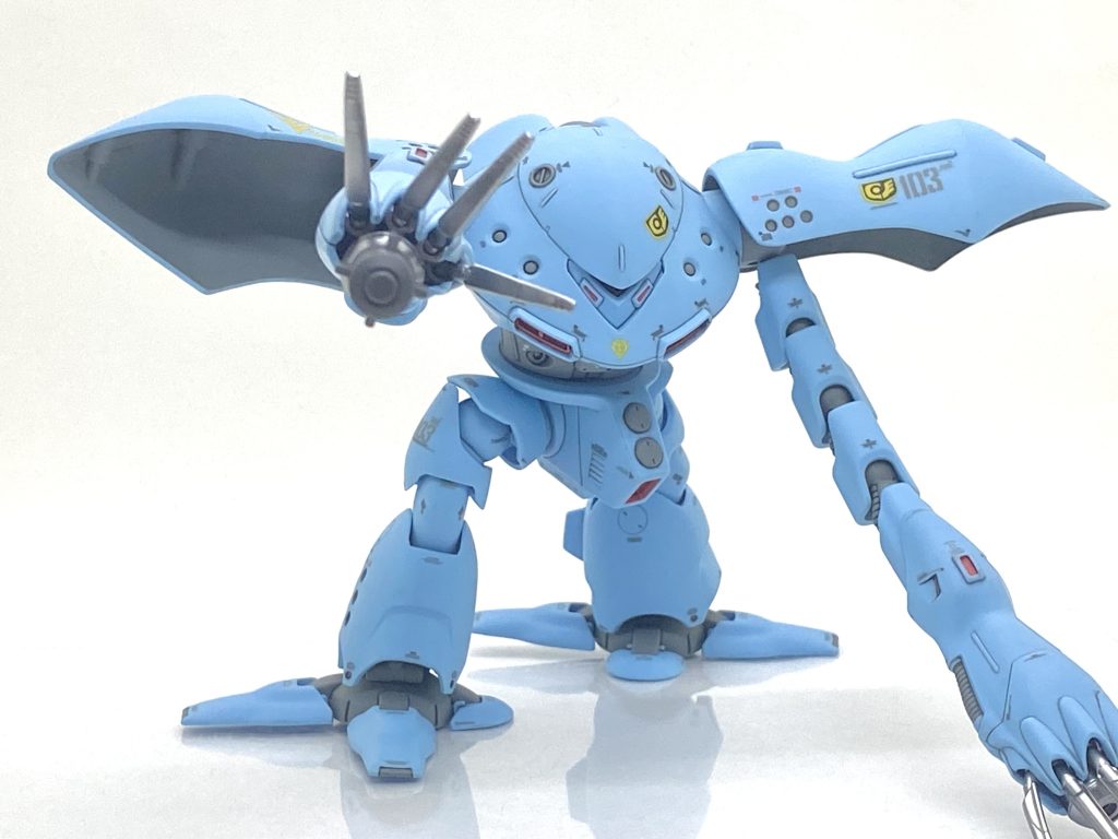 ミサイル射出。ハンドミサイルユニットは合わせ目があり脱着しにくいからオミットしてしまいました。