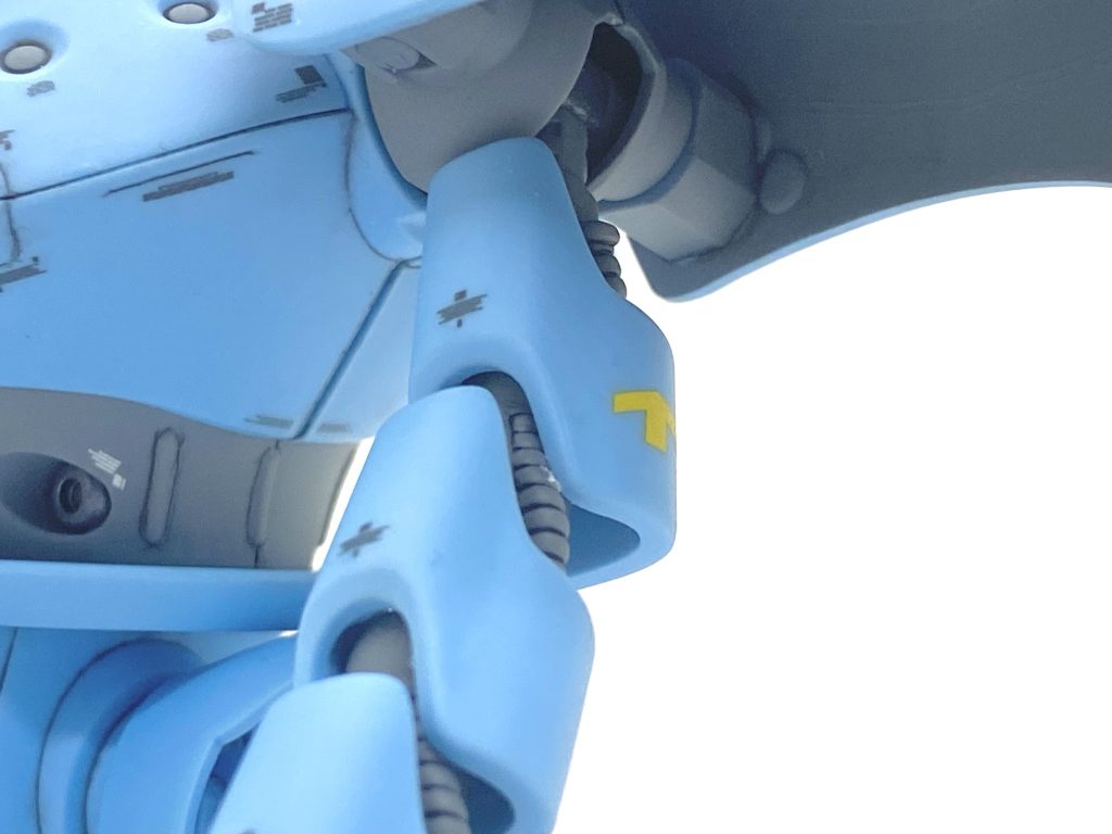 肩の裏はグレーで塗装してます。