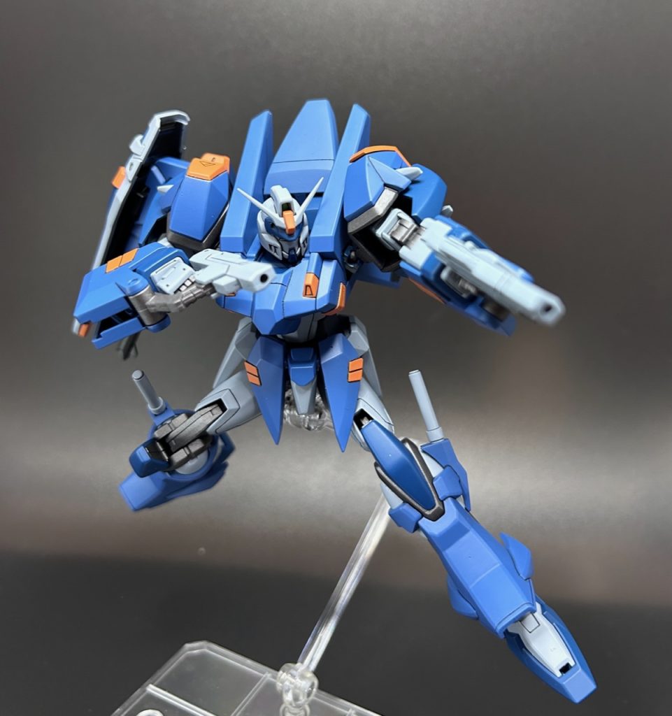 胸部は元のデュエルのままで、肩関節を跳ね上げられる仕様に。フォルテストラのおかげで肩周りは結構制限があります。