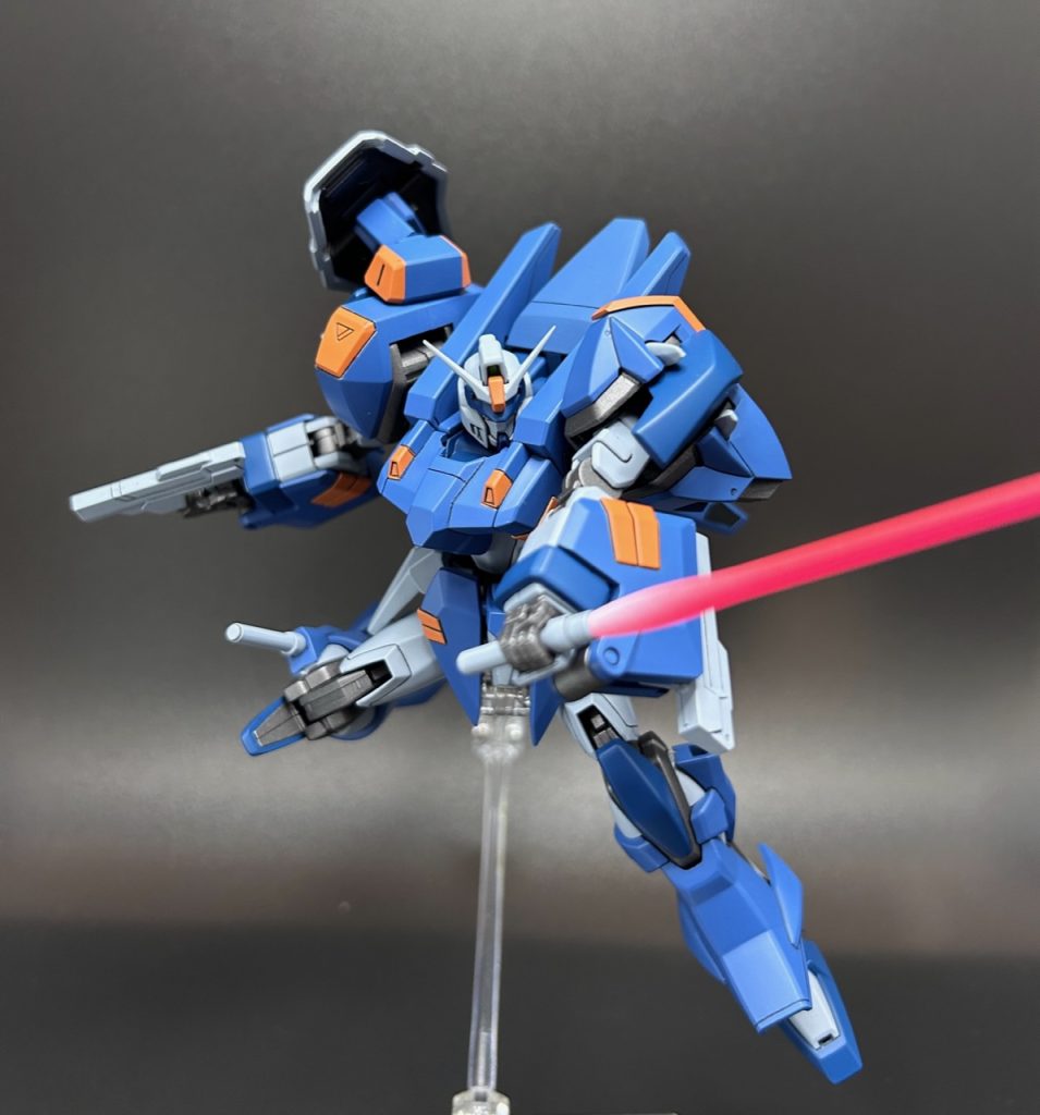 腹部に関節が増えただけでもかなりポージングに幅が出ますね。