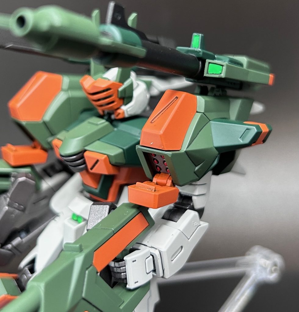 ミサイルポッドハッチは、ブルデュエルと同じくプラ板と真鍮線でヒンジを作っています。