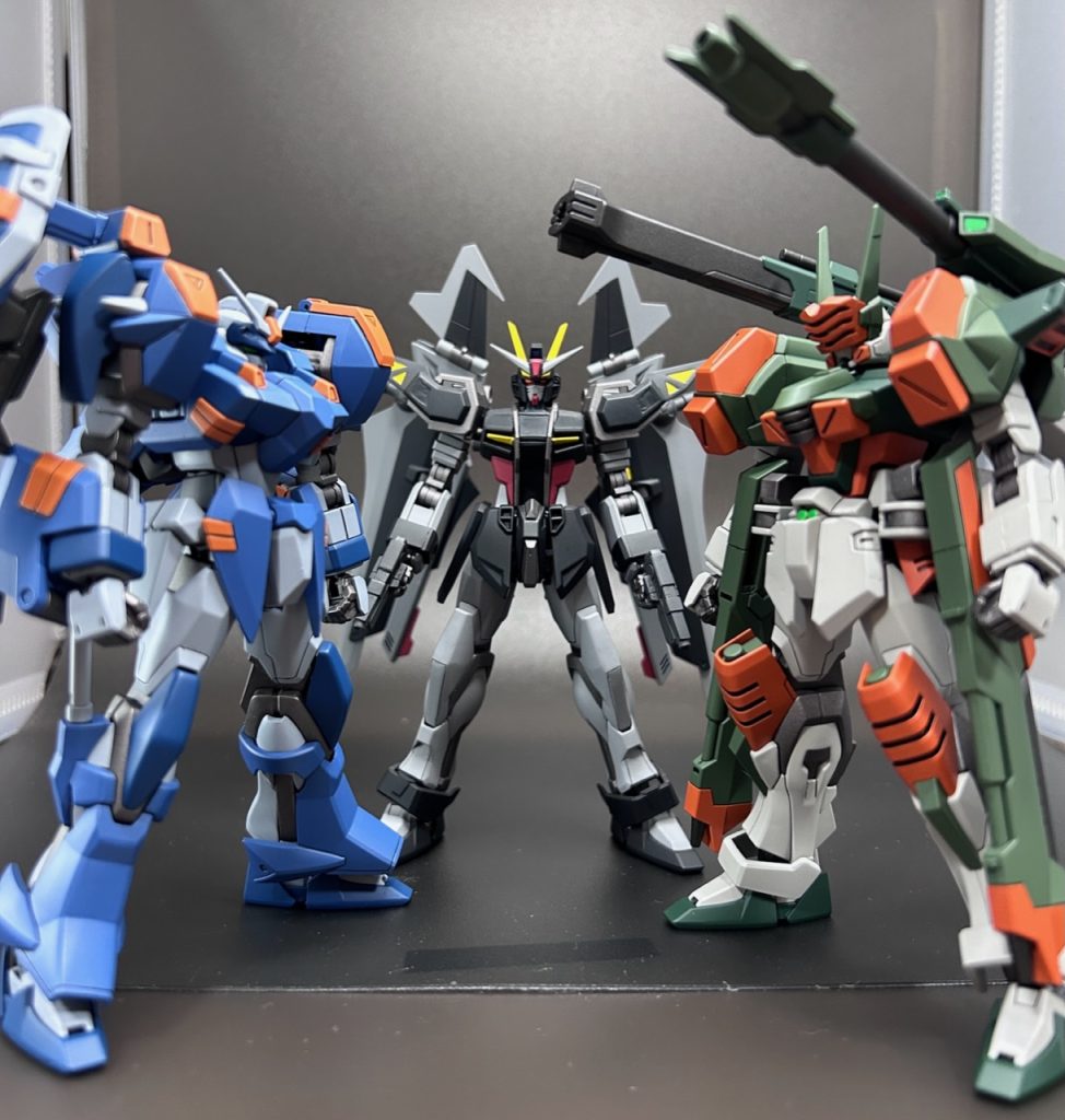 同じストライクをベースにしたので、流用率の高いストライクノワールと並べても、違和感無い仕上がりになりました。