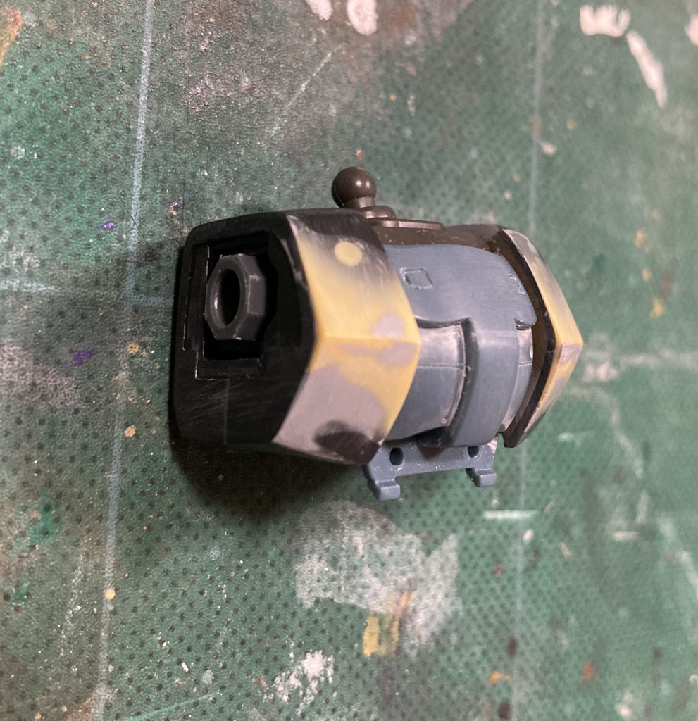 胸部にエポパテを盛り形状修正