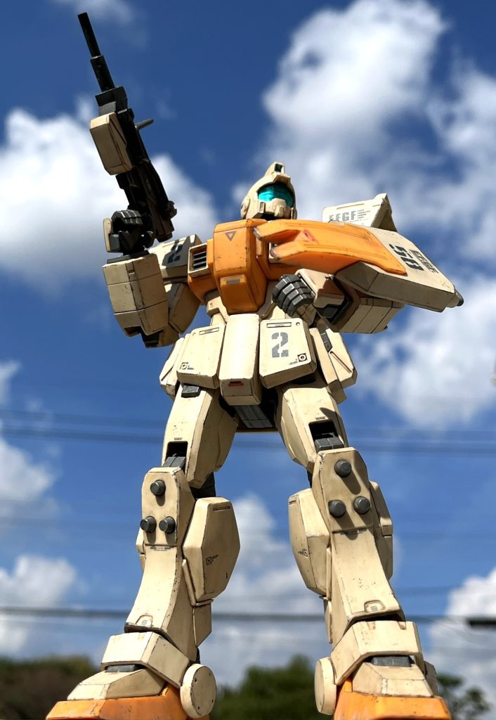 プロポーションはちょっと太もも細いかな？程度で、ディテールは個人的にはほぼ満点、可動範囲は普通に飾って遊ぶ分には及第点、直線的でメリハリの利いたデザインなので、出来なりで汚しても深みが出るので、気軽に作れて適当に味付けしてもそれなりになる良キットだと思います。何気に陸戦型ガンダムの方は組んだことが無いので、いずれチャレンジしたいキットのひとつです。最後までご覧いただきありがとうございました。