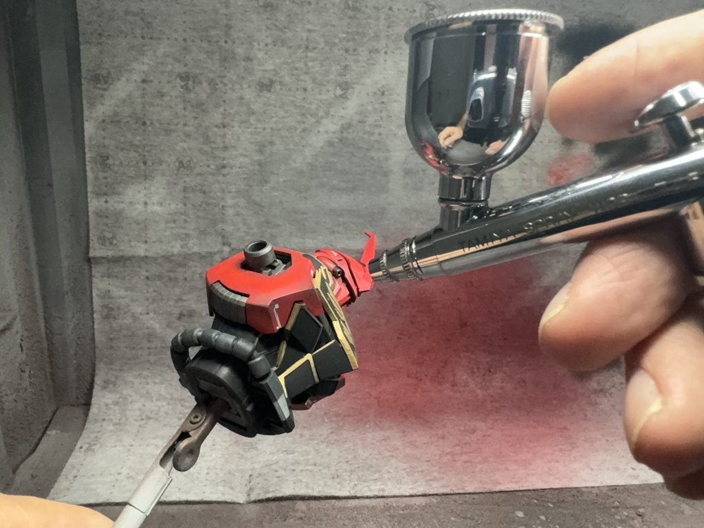 最後の工程のウェザリングシャドー吹きでバーニア周りや関節などを少し汚しています。ウェザリング