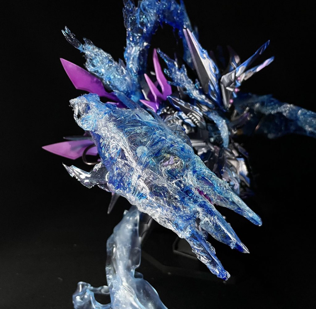 エフェクト②腕のエフェクトはウォーグレイモンのドラモンキラーにラップを巻きつけ、上からレジンで固めましたこちらも↑と同じ作り方なので無発光状態はこの通りショボいです