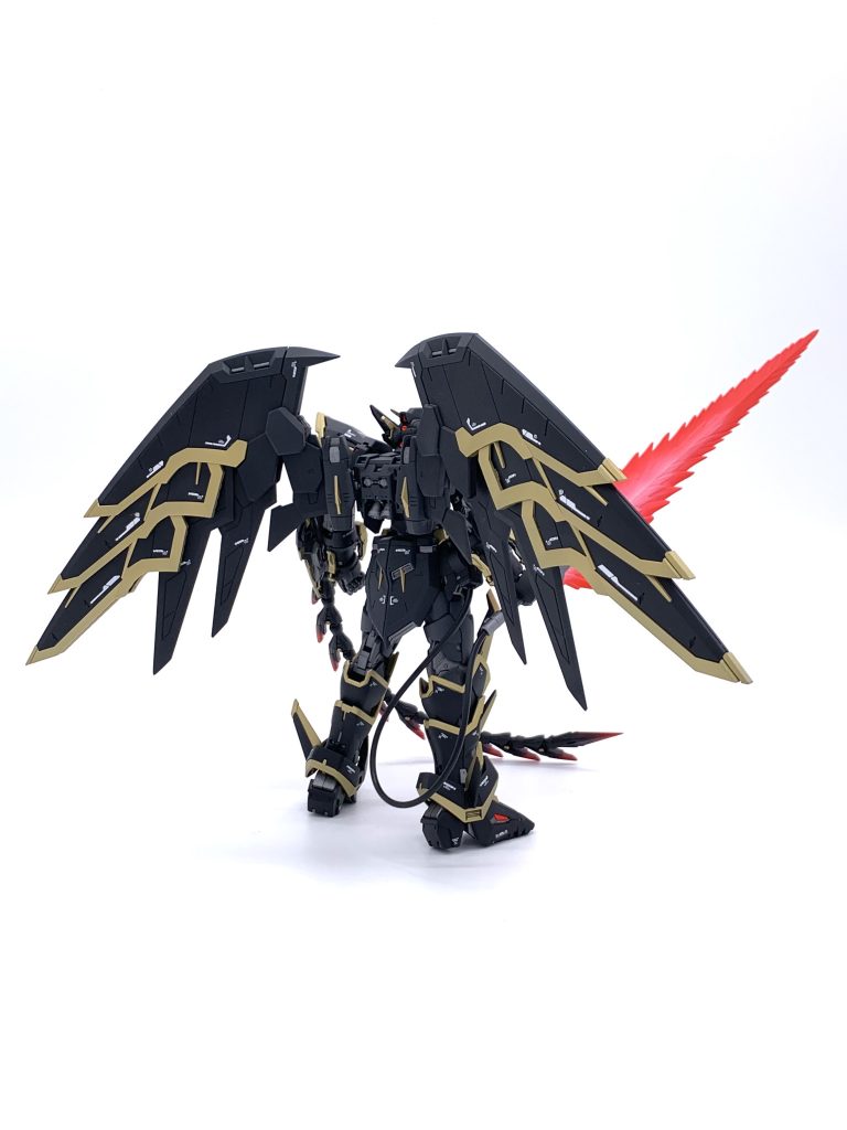 ヒートロッドのおかげでこんなに大きな羽を背負っていても自立できます。凄いですね。