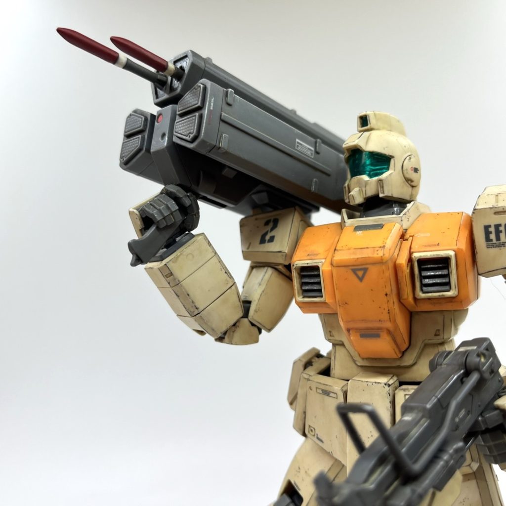 ミサイルランチャーのミサイルもちゃんと塗り分けました。地味で面倒な作業ですが、出来上がって並べてみると結構アガりますね(笑)