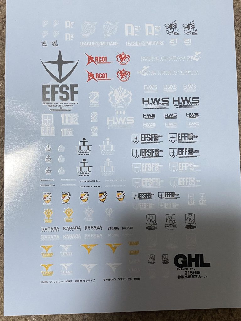 市販のデカールでリガ・ミリティアのとかウッソのマーキングはあまり無いのでガンダムホビーライフの付録デカールを迷わず使いました。