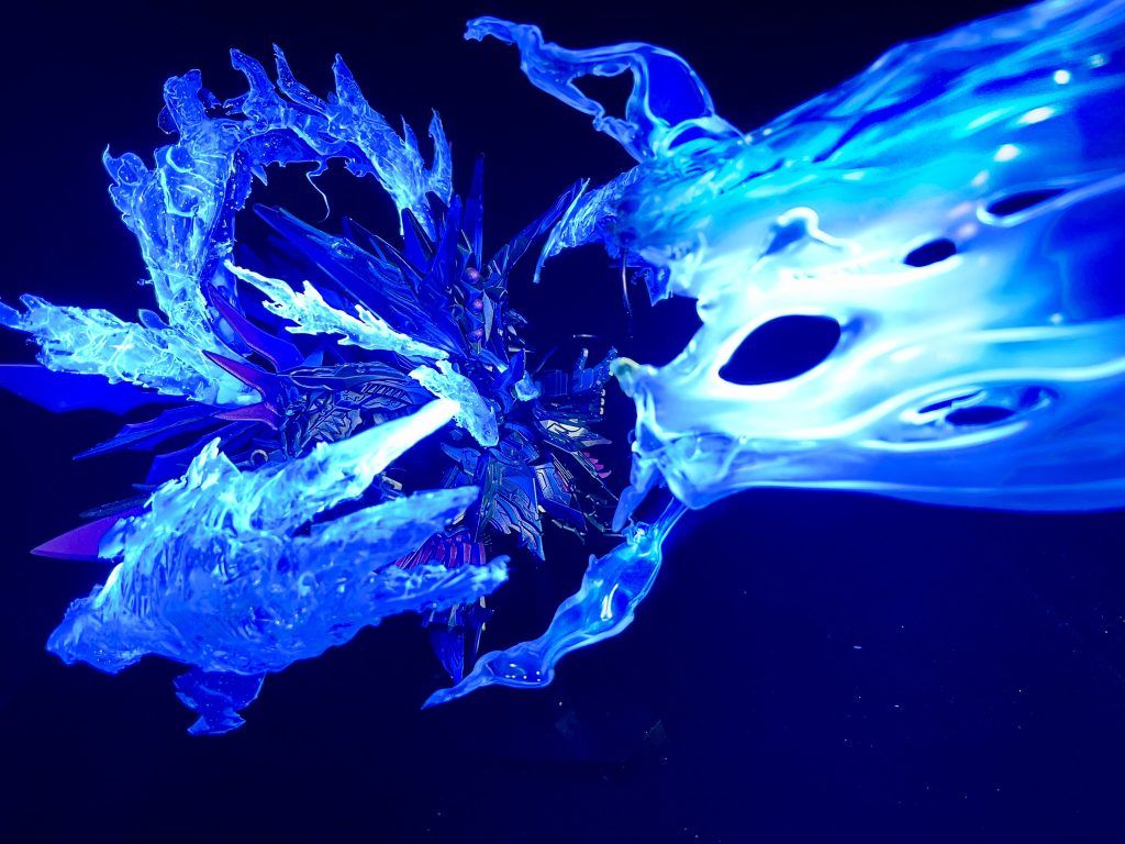 竜ノ息吹竜ノ腕から蒼炎を放つ必殺技