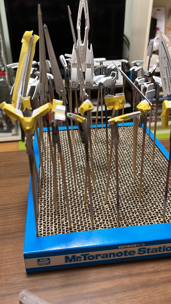 めんどくさい塗り分け作業も始めて即後悔しましたが頑張りました!仮組しないので、完成するまでどうなるか毎回分かりませんが上手く出来ました😄