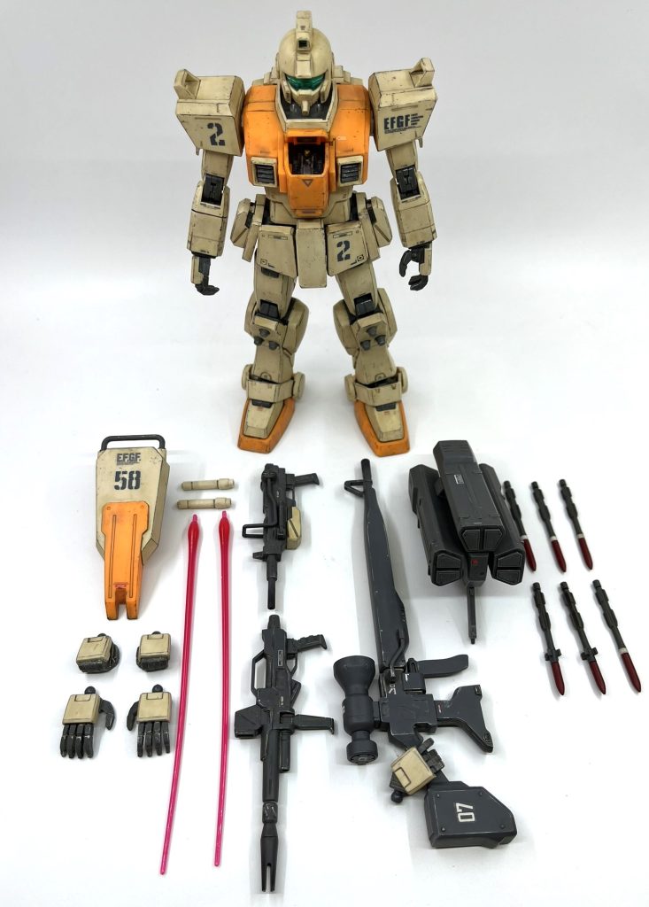 豊富に付属する武装類は潔い程のモナカ構造オンパレードなので、合わせ目消し＆塗装しました。また、いつもは見えない所(パイロット等)や使わない武装はランナーから切り離して袋に入れて放置なのですが、今回はパイロットを塗ったり、ミサイルを塗ったりして、キット内容を余すところなく堪能しました。