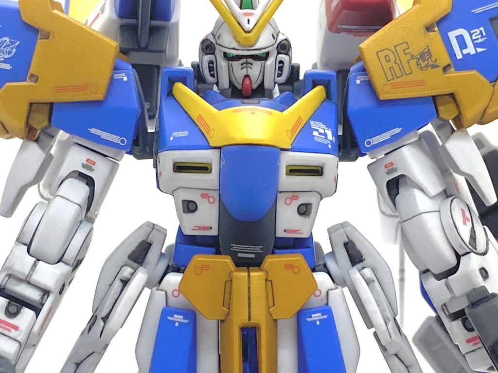 デカールはガンダムデカールのHGのユニコーンガンダム用や閃光のハサウェイ用、MGクロスボーンX2用、そしてMGV2アサルトバスターガンダムなどを貼り、精密感を出しました。ガンダムホビーライフ付録のデカールも使っています。