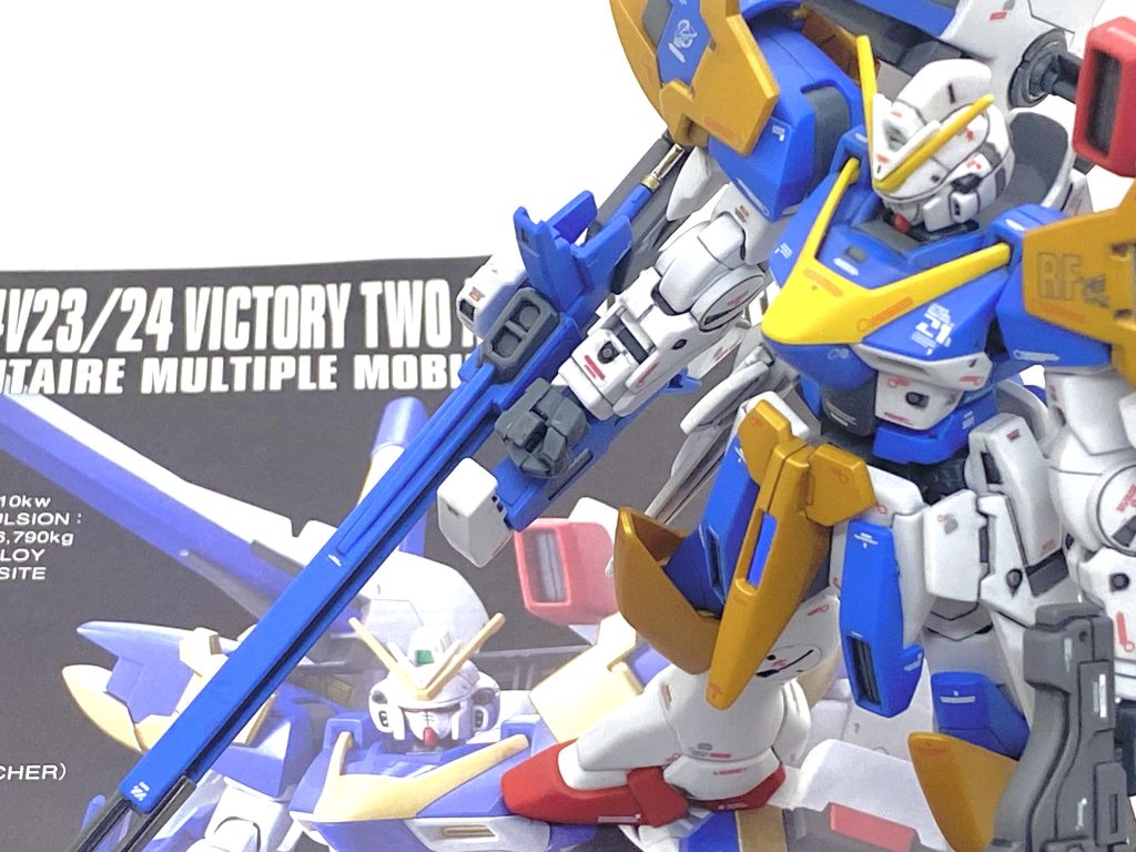 最後は説明書と。V2アサルトバスターガンダム・・・HGUCは細かいパーツが多い上に追加武装は合わせ目が多い上に塗り分けもそれなりにありますが形状はアレンジ入ったMGより完全にアニメ寄りでこちらを好む方も多数いると思います。武装マシマシの形態は正に圧倒的な戦力数の差を覆せるだけの性能で戦局をリガ・ミリティアへ傾けるという、文字通りの戦略級機動兵器として戦場を翔けており、優れたパイロットであるウッソが引き出した、その絶大な戦闘力によって一機のモビルスーツでもザンスガール戦争終結の原動力の一つとなったと思いました。それを目指す為にデカールは200枚は貼り、フラグシップとして戦略級機動兵器としてのV2アサルトバスターガンダムになったと思いますが残念なのは前にプレバンで頼んだ光の翼が見つからず再現できなかった事です(笑)。ザンスガール戦争時のHGUCはV2とVガンダム系統だけなので・・・最終決戦でのカテジナ機であるゴトラタンやクロノクル機のリグ・コンティオ、V2の僚機でありますガンブラスターやガンイージ―なんかは需要あると思うので是非キット化して貰いたいです。ご覧して頂きありがとうございました。