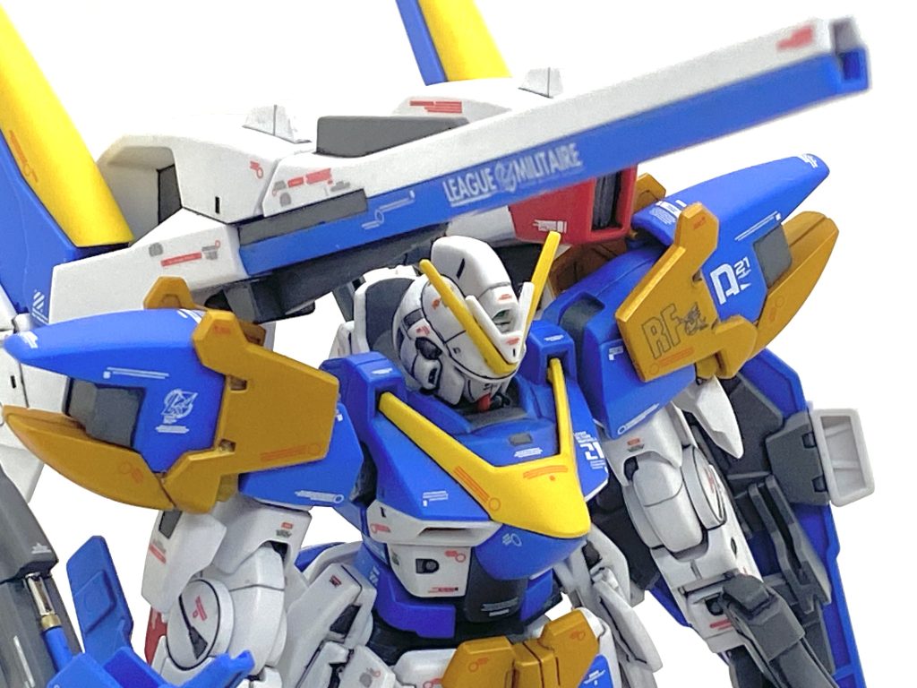 右肩のリアクティブ・アーマーやメガ・ビーム・キャノンのリガ・ミリティアのマーキングはあるとカッコ良くなります。