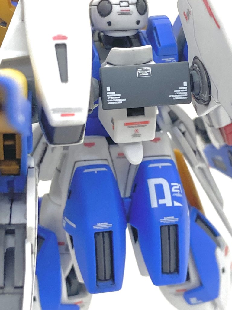 後ろも手抜きは無しで細かくデカール貼りました。