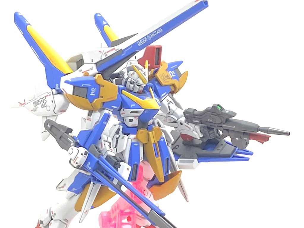 カトキハジメ氏のイラストを再現したかったからシールドを真鍮線で接続し、ビームライフルを二丁持ちにする事が出来ました。