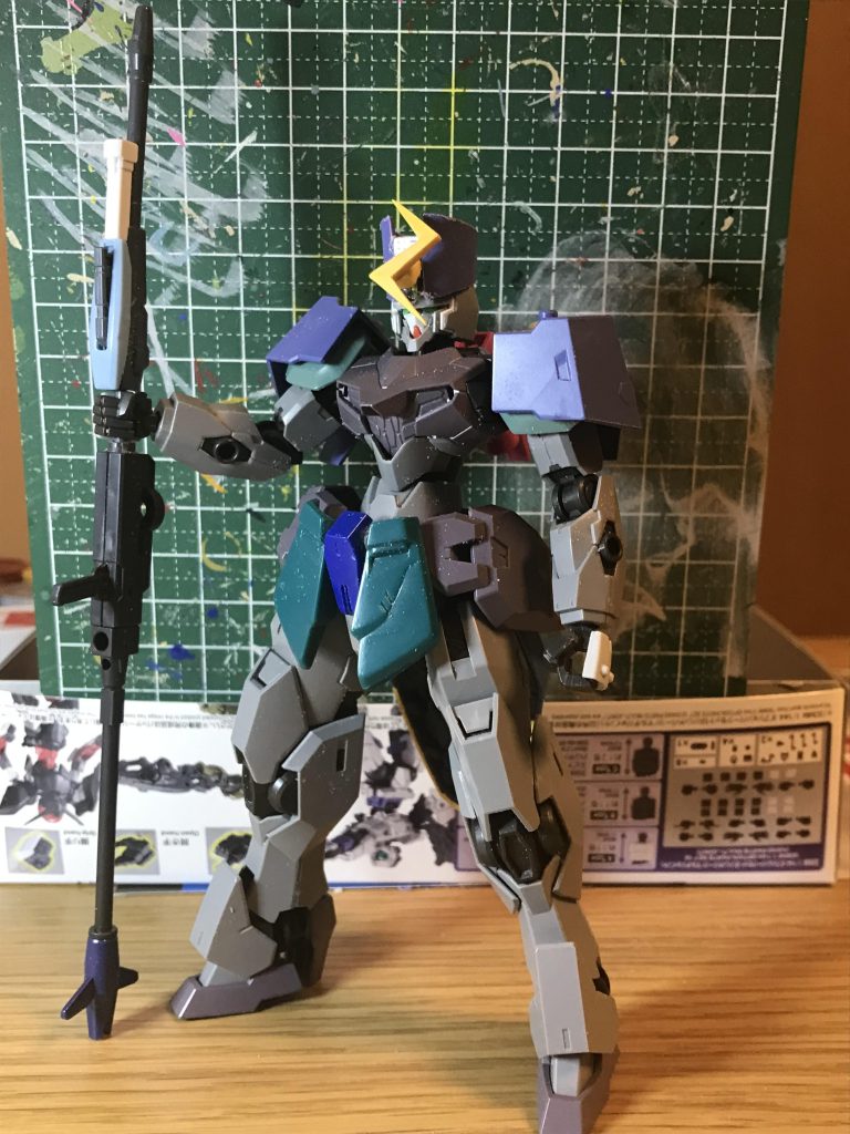 色々悩んでモビルファイター系にしようかなと方向が固まった制作途中。銃剣だけは持たせたかったのでそう言うキャラであるジョンブルガンダムの意匠を持たせました。