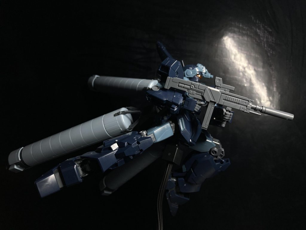 タンクは3つついていて台座に負荷がやばいかなと思ったんですが100均の台座が優秀すぎて全く問題ありませんでした