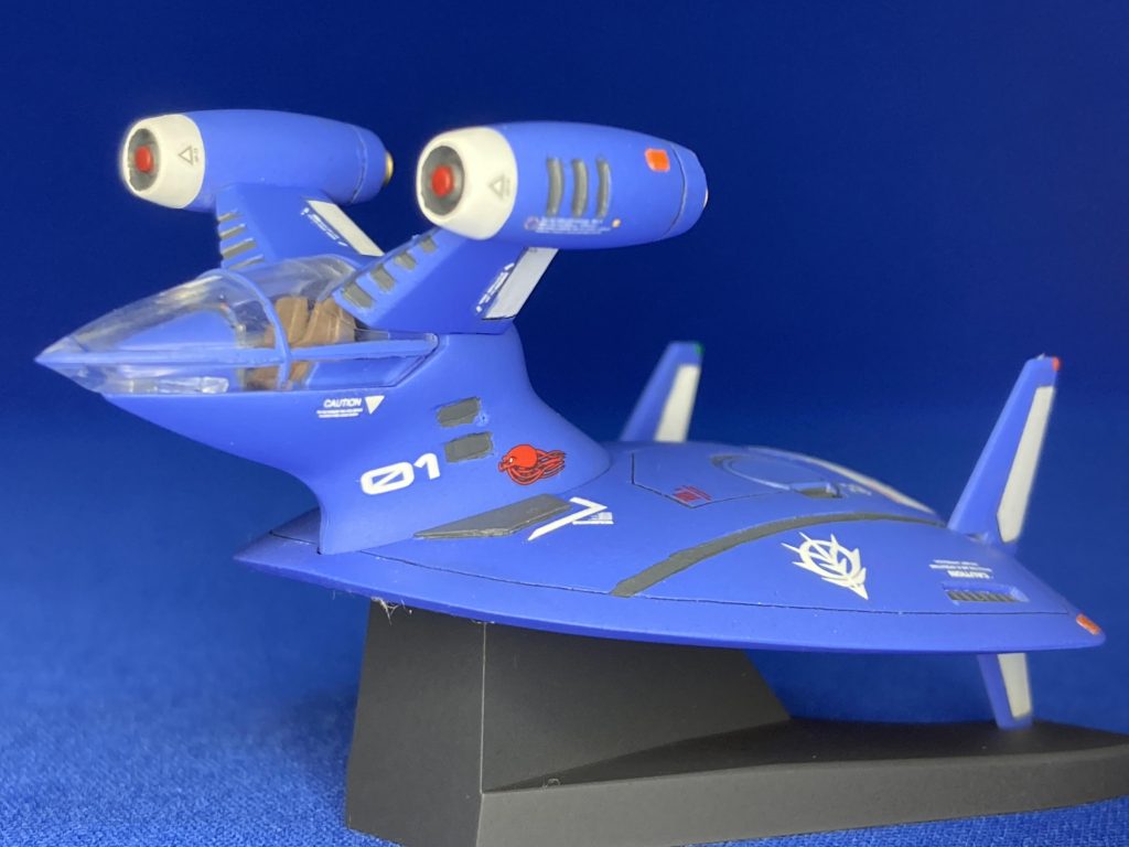 メインの青色はエアリアルブルーです