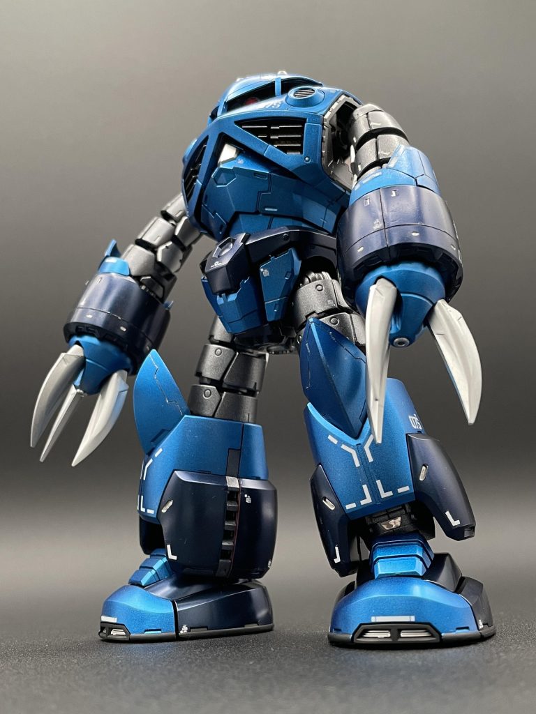 下から撮影するとなかなかの威圧感があります。