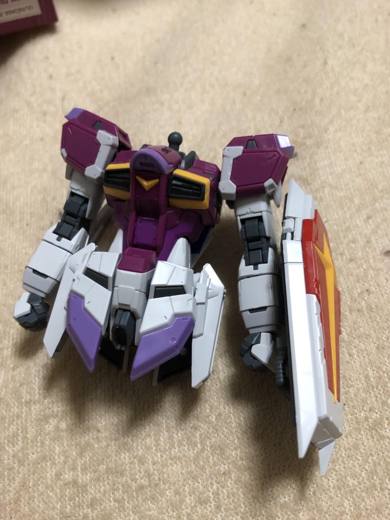 ちなみにあまりパーツとしてソードの一部パーツと通常のインパルスのシールドと前腕パーツがあるので何気にカスタマイズ性もあるのもいいところ。というわけで以上がデスティニーインパルスの紹介でした。               さて、では最後のおまけ。まず、しばらく音沙汰なしで申し訳ありません。なんでこんなに期間が空いたというと、まぁいつもの如く怠け40%とやる気力がない60%って感じです。まーじで最近仕事が忙しすぎてそもそも手を付ける余裕がないんですよね。ゲームもハマって塗装する時間がなくてなくて。しかも改造ガンプラだから余計に時間がかかるってことで後に後にとズルズルしていったってのがありますね。まぁ今製作してるやつは挫折してさらに再開して追加してってのやってごちゃごちゃになったのもありますけども。我ながら自分の計画性のなさに呆れる。ということで今後の方針ですけど、たぶん改造・ミキシングガンプラはしばらくやらないと思います。やるにしてもほんとに簡単なやつとかそんなのになると思います。そうなると素組みレビューサイトのごとくアカウントを垂れ流すのか？ってなると思いますが、一様筆塗りとかそういうのはやっていければなと思います。まぁ全塗装ではなく主に一部塗装になってくると思いますが。んで、手始めとしてRGデスティニーインパルスを1号機カラー・3号機カラーで並べたいと思います(実は2セットで購入している)。それもいつになるかわかりませんが、これはマジでやりたいと思ってますので興味のある方は楽しみに待って頂けたら幸いです。