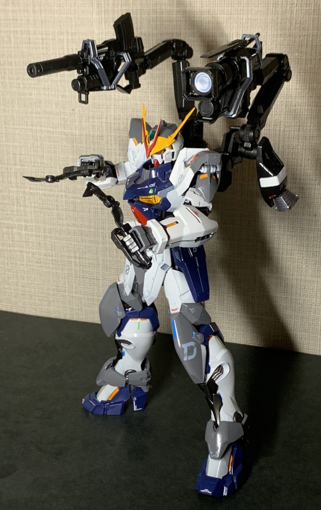 SEED系 MGでよくあるフィンのような造形の部分は黄色で部分塗装しました