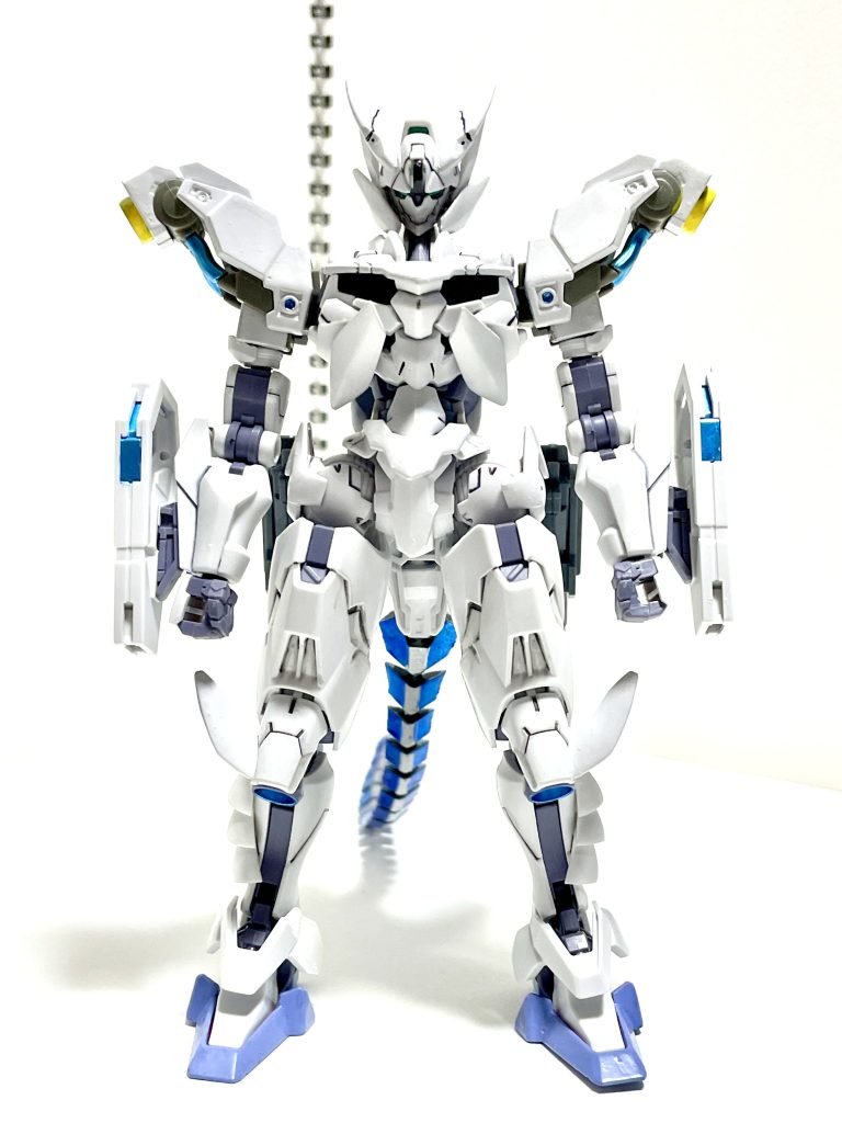 そしてフル装備状態。拙作「ガンダムルブリスエオル」から武装を引き継いでいます。