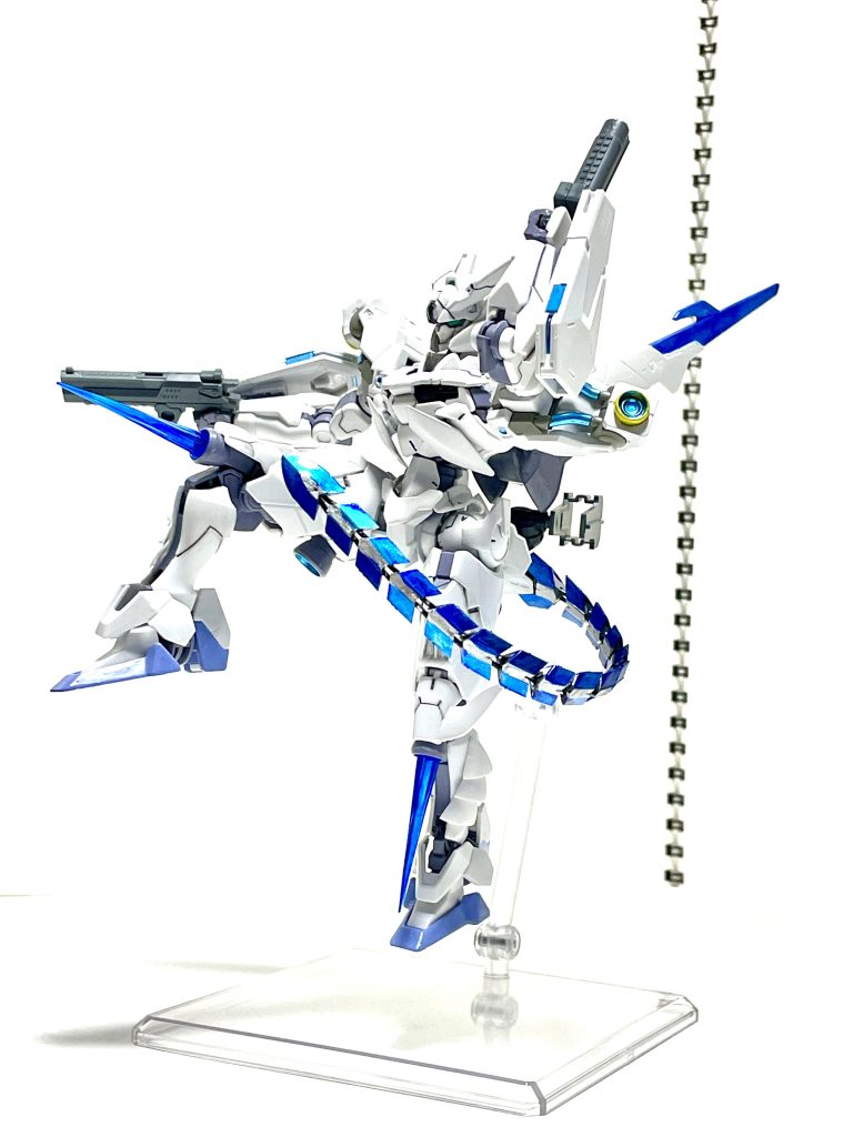 ヒザのビームトーチも健在。