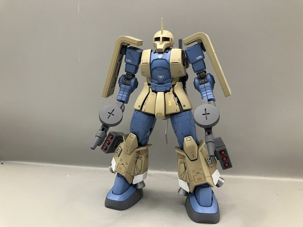 全体像　正面から2枚のシールドにより防御力の向上を図っています。