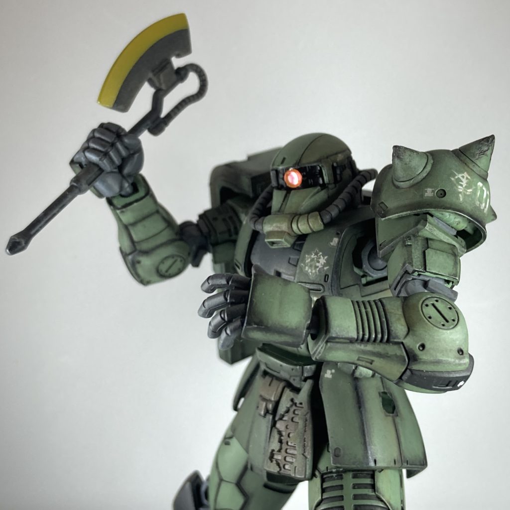 襲い掛からんとするザク