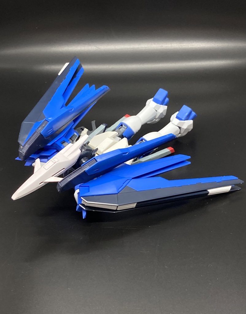 変形もできますがこれで変形と言い張る勇気は無い…機首はムラサメのシールドです。