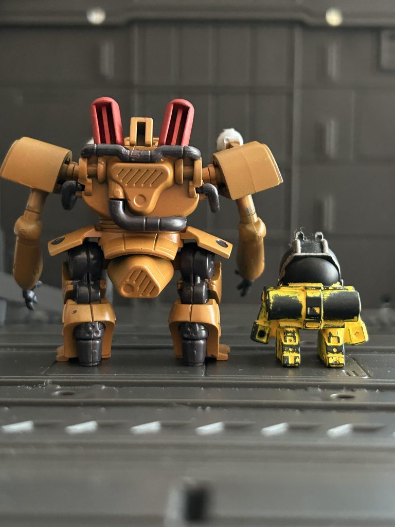 ちびトロハチ、筆塗り塗装に失敗し、溶剤につけ置きして塗装を落とそうとしたのですが、なぜか落ちない😭（もしかして、ABS素材だったのか？）あきらめて塗料半落ち状態での、完成としました👍✨（いつも途中経過を撮影し忘れちゃいます😆）