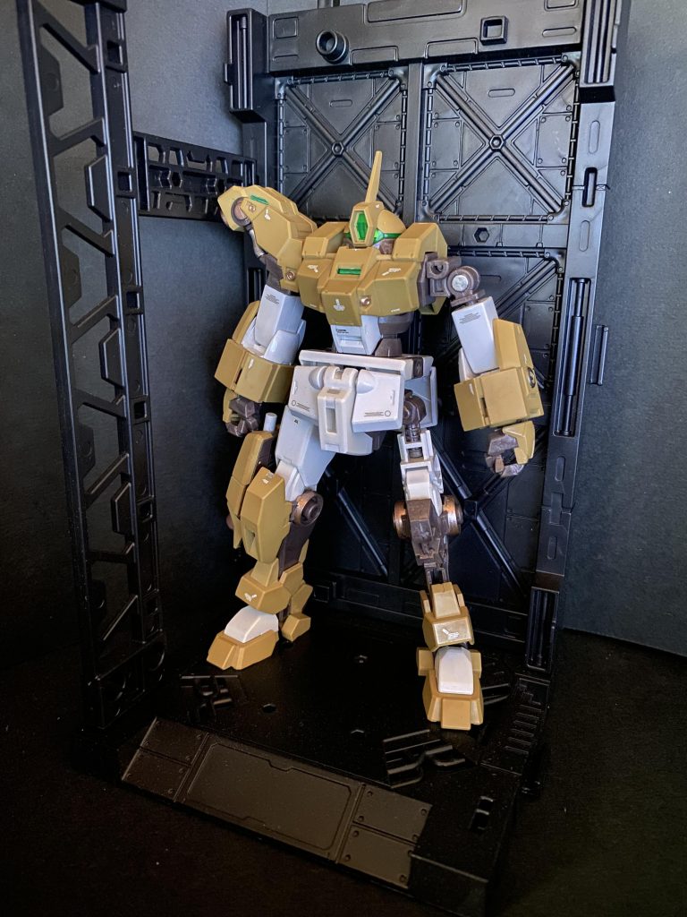 こちらも発売日当時に並んで購入出来たキットで、デミバーディング本体はアニメ最終回前には塗装・デカールまで完成させていました。塗装自体はオリジナルになるべく近い色で。ただビームサーベルは白にしたくて塗り変えました。デカールはパイセンの学籍番号やら、髪の色からピンクハロやら。