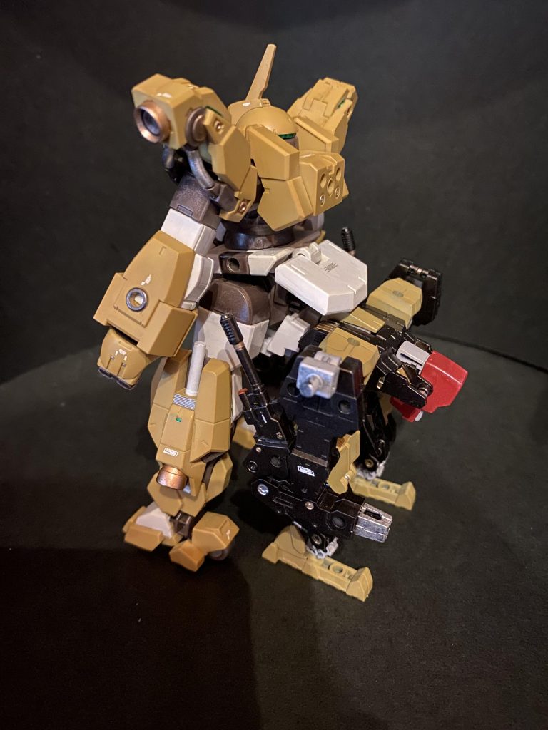 オリジナルの強化案は、デミトレーナーオプションパーツで武装を強化する、バオリパックを二人羽織を超える三人羽織に強化するなど色々と考えたんですが、接続の関係や、バーディング＝馬鎧という由来などから、ケンタウルスのような半人半馬のスタイルに落ち着きました。そう言えば、その昔SD武者頑駄無でこんなギミックを持ったキットもありました、、、よね？