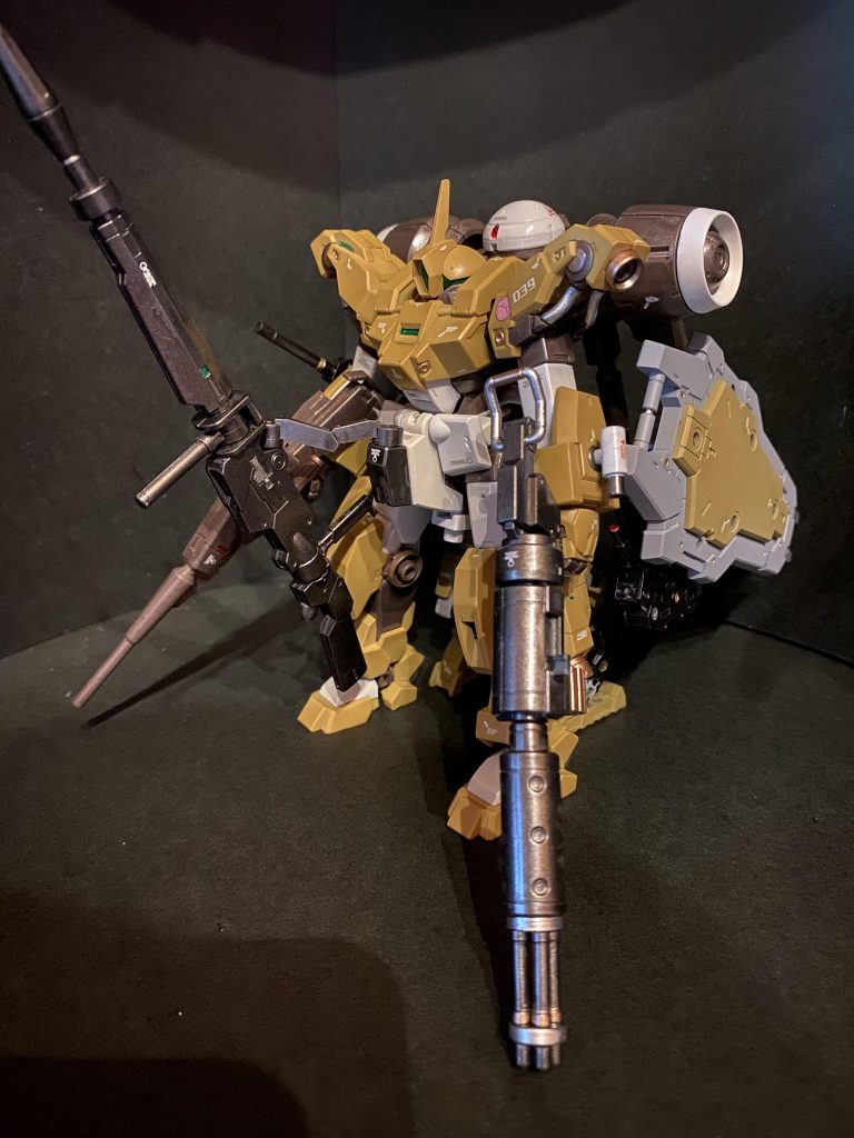 地球寮の天才メカニック、ニカ・ナナウラが完成させた、ブリオン社より貸与されていたデミバーディングの最終強化装備案。当初より機体のオプション装備として用意されていたバオリパックではあったが、分離後の弱体化、宇宙専用装備の為、重力下では分離出来ない等の問題点を重点的に強化。大胆にも、追加の自立式小型機体を追加し、合体時には多脚化による安定性、分離時にバオリパックの脆弱性を強化するという設計思想である。