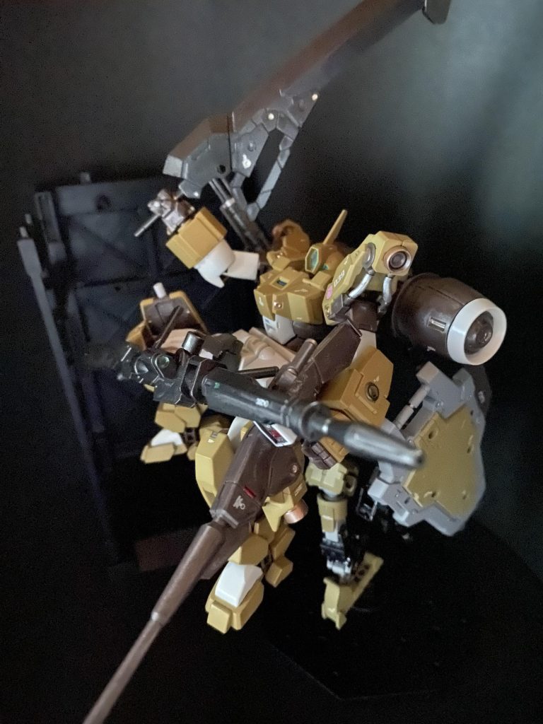 自らの罪と向き合い、仲間と共に戦う事を選んだ彼女の生み出した機体は、馬上の騎士を護る馬鎧の如く、その決意が溢れた堂々とした姿を現した。