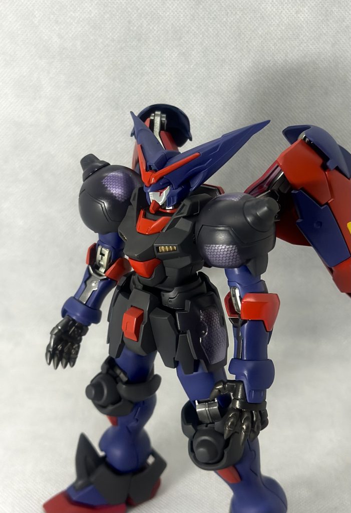 特に加工等はありませんが、肩と腰部分をDG細胞のような塗装表現にしてみました