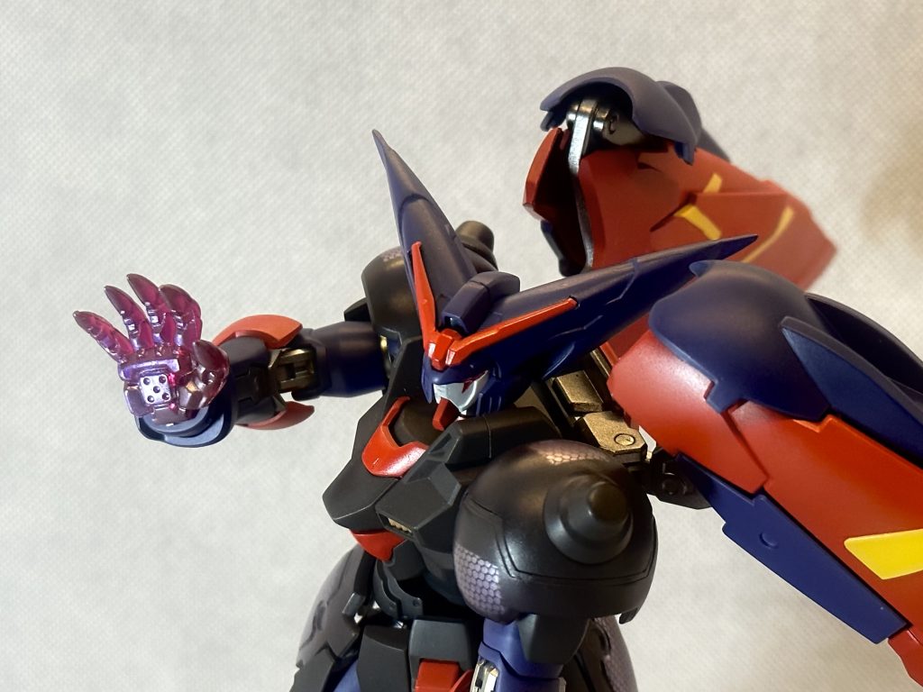 最後にダークネスフィンガー使用塗料ティターンズブルー1&2(C)    モンザレッド(C) キアライエロー(C)ヘキサガンメタル(G)    青竹色(C)クリアパープル(G)    アニメホワイト(C)フレーム 関節　スターブライトアイアン(G)                          シャンパンゴールド(G)