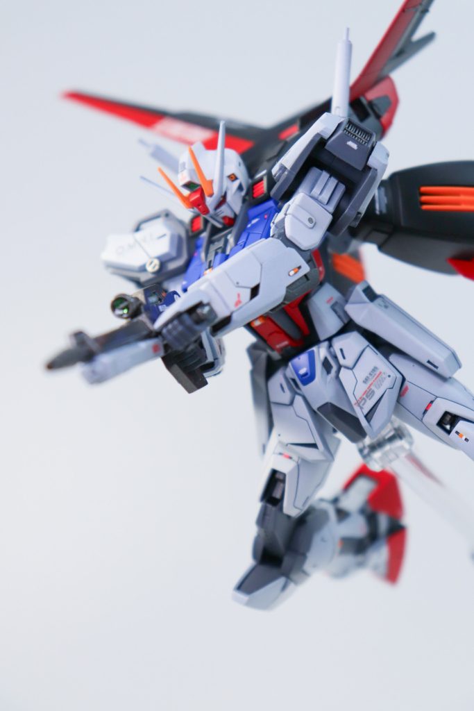 武装・57mm高エネルギービームライフル