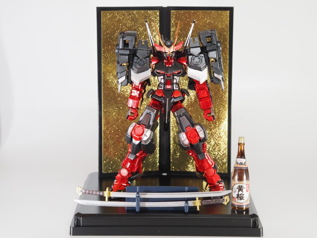 水墨画を貼る前の金屏風バージョンです。黄桜は何となく置いてみました(笑)