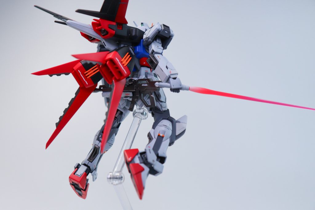 今回は過去に制作したHGエールストライクのリベンジ制作になります。2年前の作品と比べるとだいぶ作風が変わっていますがちゃんと成長できてると感じた作品仕上がりました。