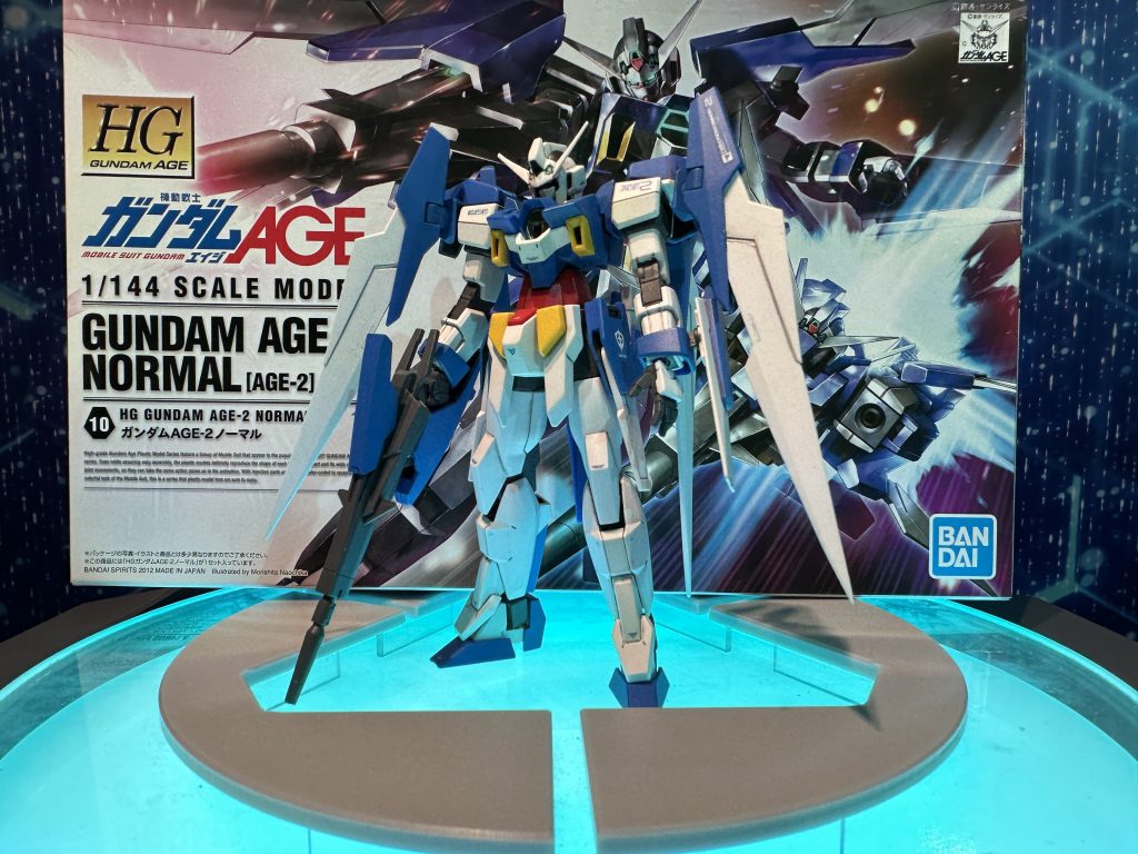 完成してGUNDAM NEXT FUTUREの会場で引き渡す時になってイメージソースを訪ねてみたら、「グレートチャンプ・クジョウ・キョウヤがAGE-Ⅱマグナムに至る過程でプレーンに制作したプロトタイプイメージ」と言われ、自分の認識の浅さに愕然。