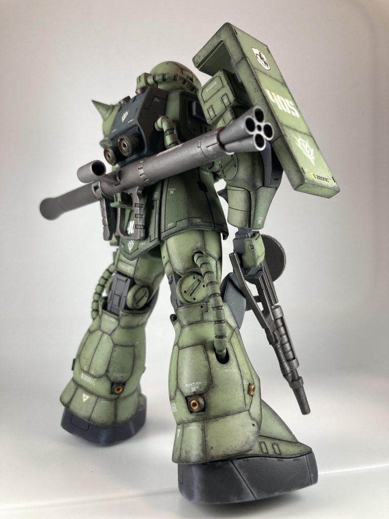 ザクのたくましい後ろ姿ポイントは脚部バーニアをRG風に設置した所